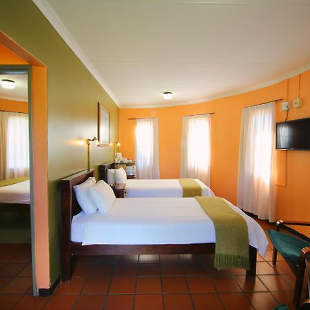 Kalahari Arms Hotel Khemsbok Buitenkant foto