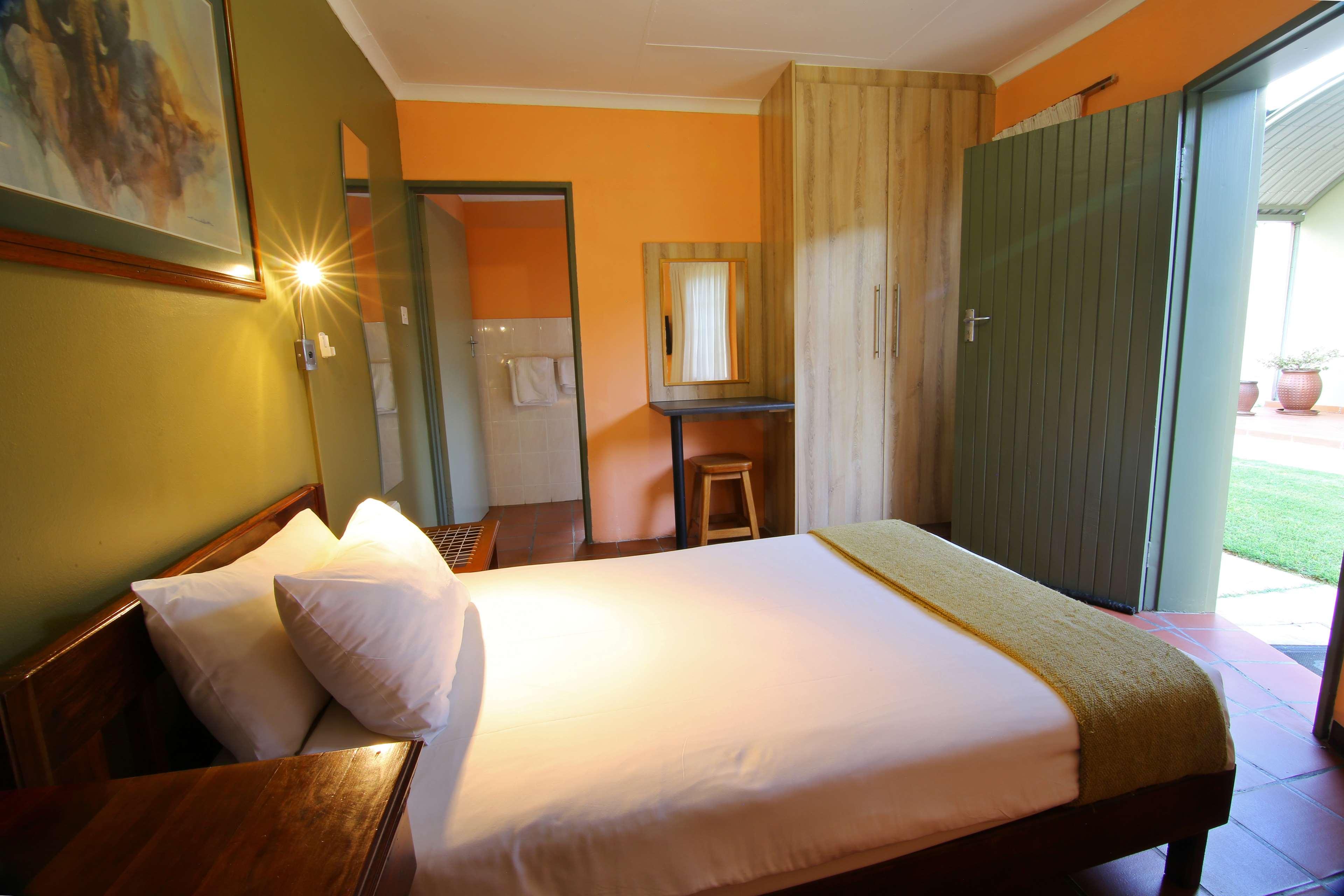 Kalahari Arms Hotel Khemsbok Buitenkant foto