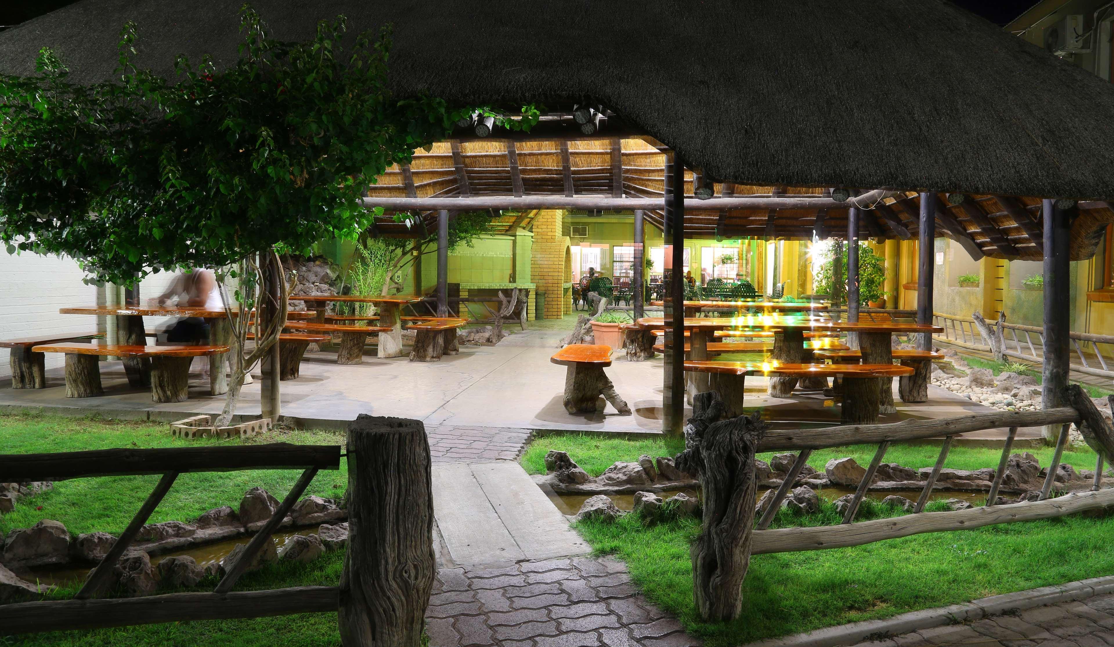 Kalahari Arms Hotel Khemsbok Buitenkant foto