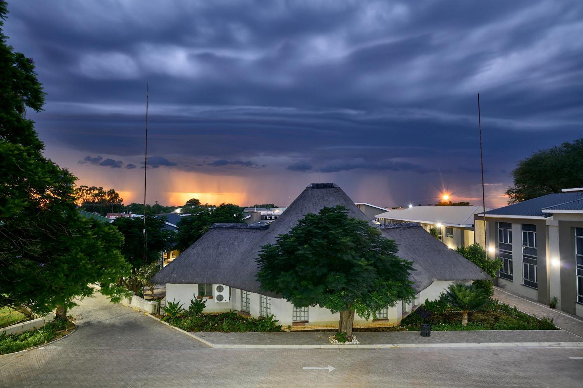 Kalahari Arms Hotel Khemsbok Buitenkant foto
