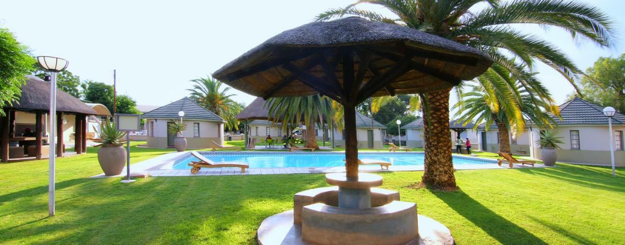 Kalahari Arms Hotel Khemsbok Buitenkant foto