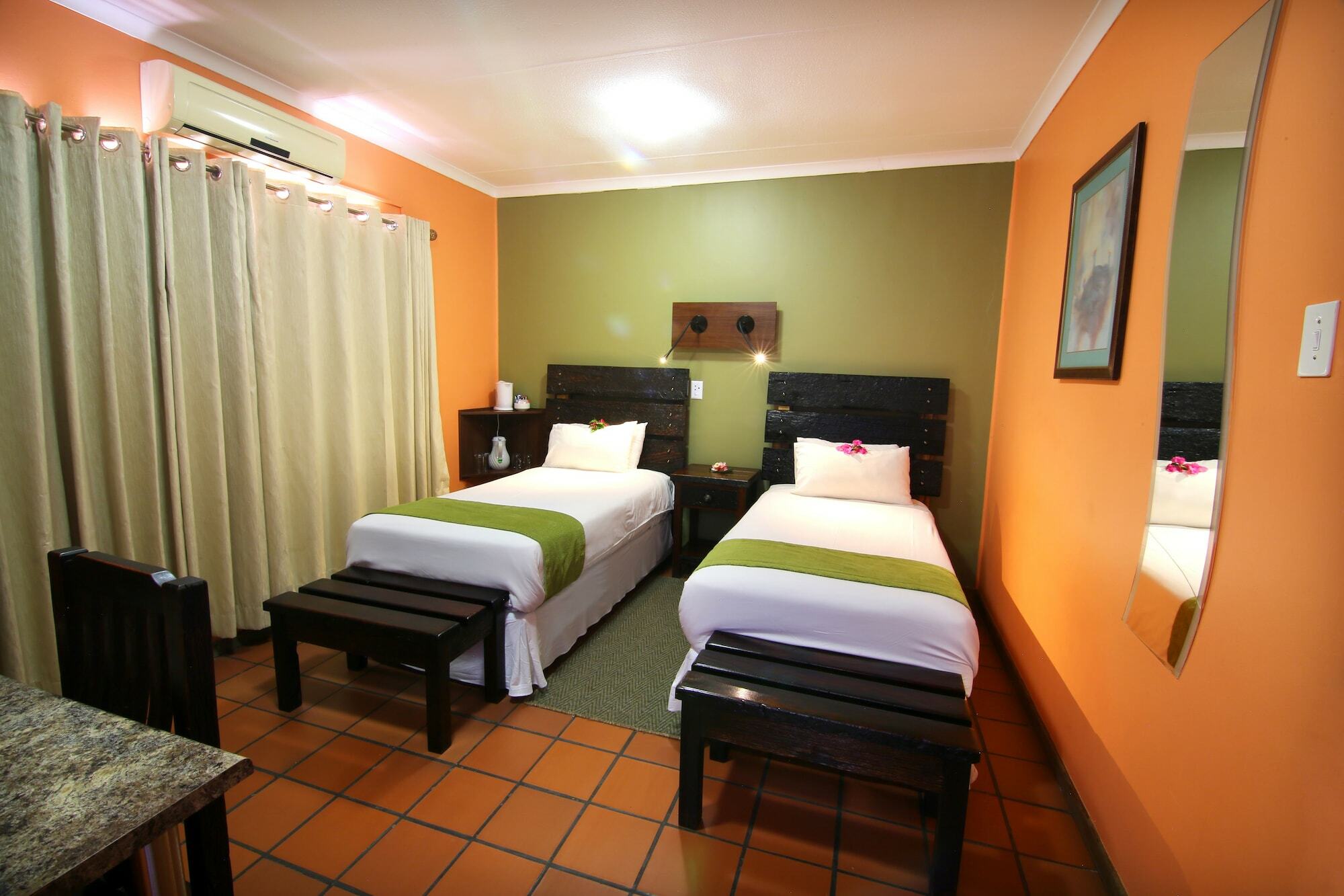 Kalahari Arms Hotel Khemsbok Buitenkant foto